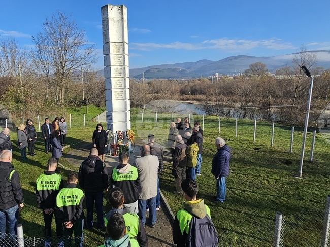 Момчилградчани почетоха паметта на загиналите преди 35 години войници в река Върбица