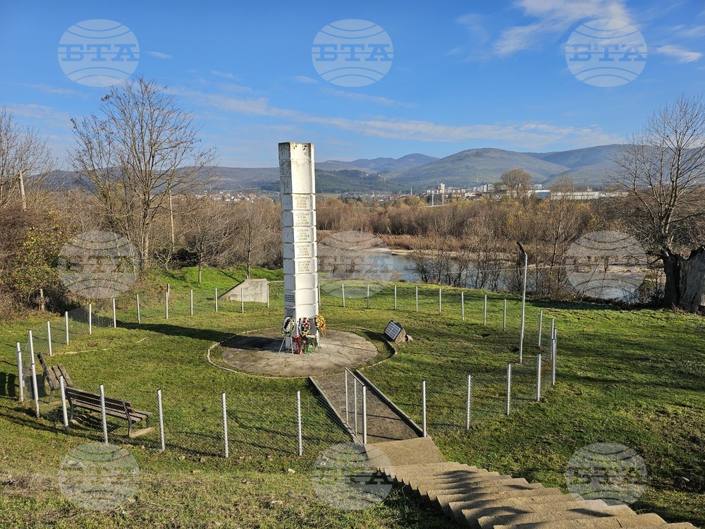 Момчилград - паметник - загинали войници