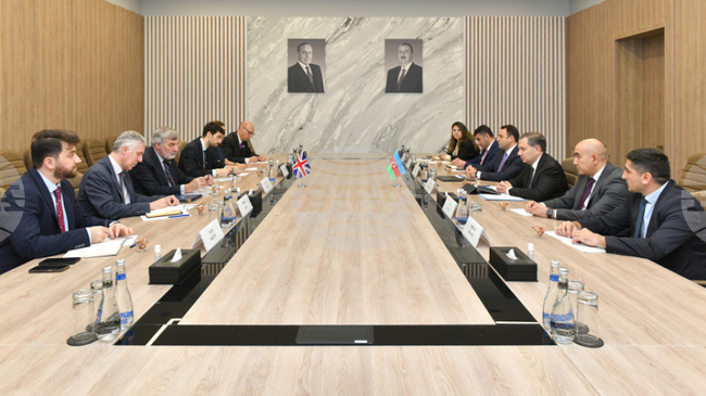 АЗЕРТАДЖ: Азербайджан и Великобритания обмениха мнения за изкуствения интелект и киберсигурността