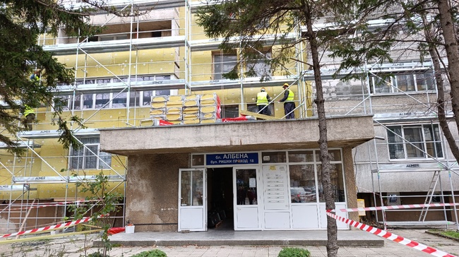 Община Шумен: Санирането на 14-етажния блок на бул. „Ришки проход“ 18 струва над 1 млн. лв. и ще приключи до 26 март 