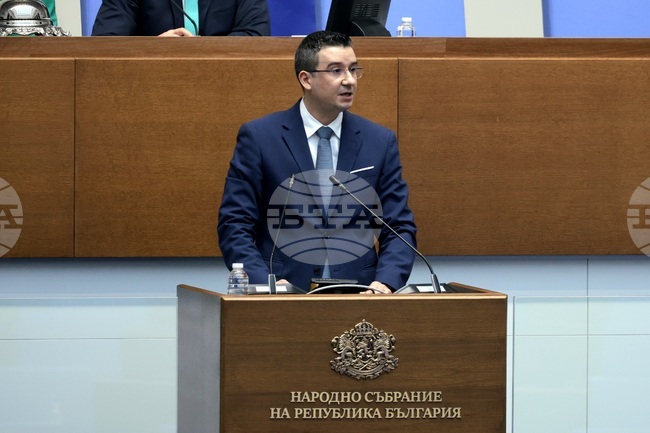 МИИ полага усилия в изграждането на административен капацитет и осигуряване на възможност за ротации и приемственост след дългосрочно командированите служители, заяви министър Петър Дилов