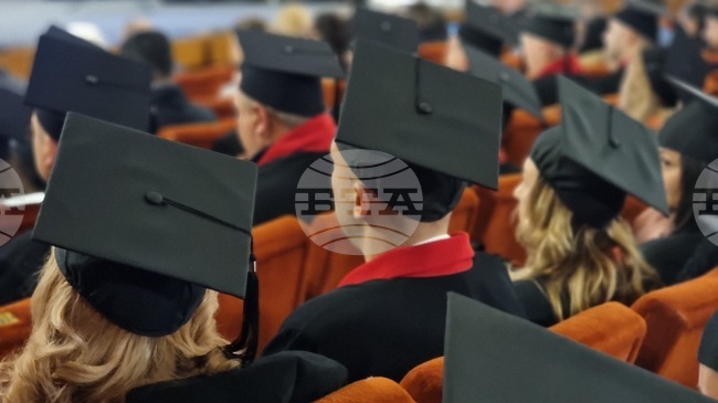 Лихвата по кредитите на студенти и докторанти да не е по-висока от три процентни пункта, реши окончателно парламентът