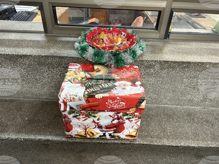 Marketing Experts Note Shift to Hybrid Shopping, Analyse Inflation's Impact on Gift Buying