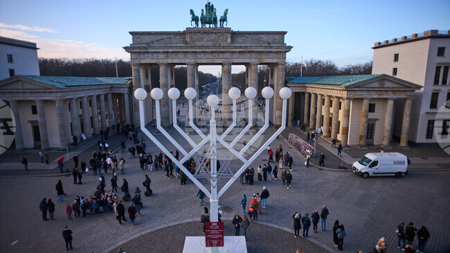 Мерките за сигурност във връзка с Ханука са засилени по света след стрелбата в Сидни