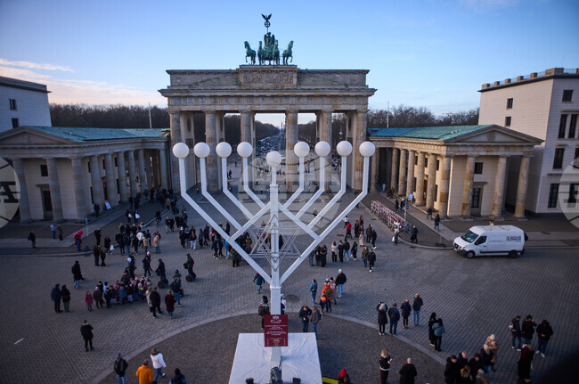 Мерките за сигурност по света във връзка с Ханука са засилени след стрелбата в Сидни