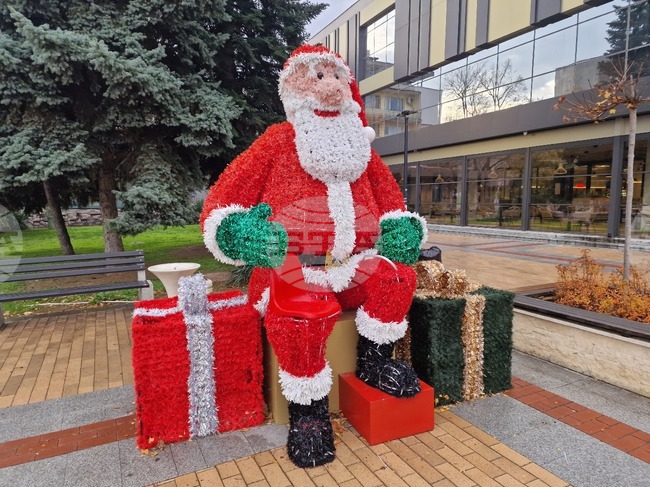 За 13-а поредна година мъж с церебрална парализа от Горна Оряховица ще се преобрази като Дядо Коледа и ще събира пари за други болни