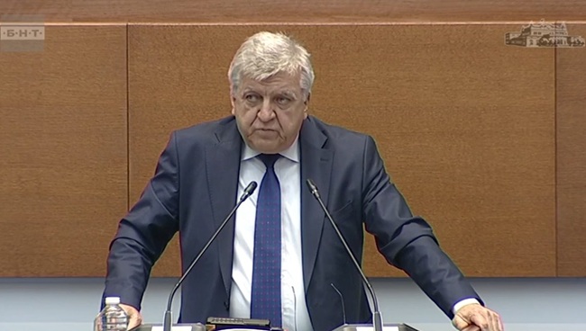 Има вариант за промени в Закона за управление на отпадъците относно депозитната система, каза Манол Генов