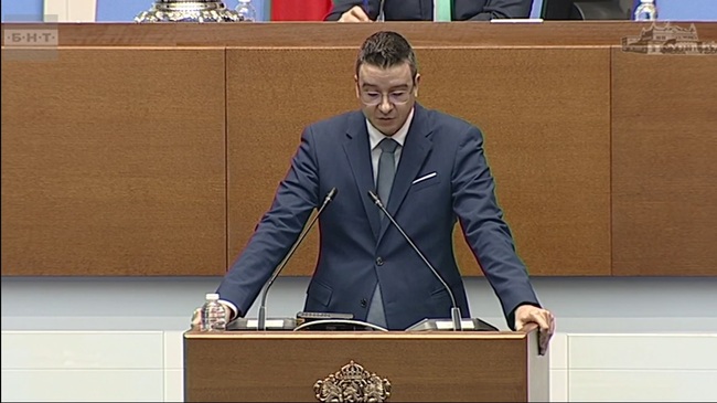 МИИ полага усилия в изграждането на административен капацитет и осигуряване на възможност за ротации и приемственост след дългосрочно командированите служители, заяви министър Петър Дилов