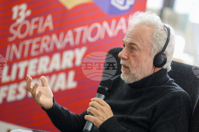 Френският писател и философ Фредерик Льоноар представи своята книга "Юнг. Пътуване към себе си" на Панаира на книгата в НДК