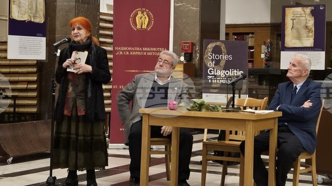 Поетесата Надя Попова представи новата си книга с избрани стихове „Азбука за слепи“ 