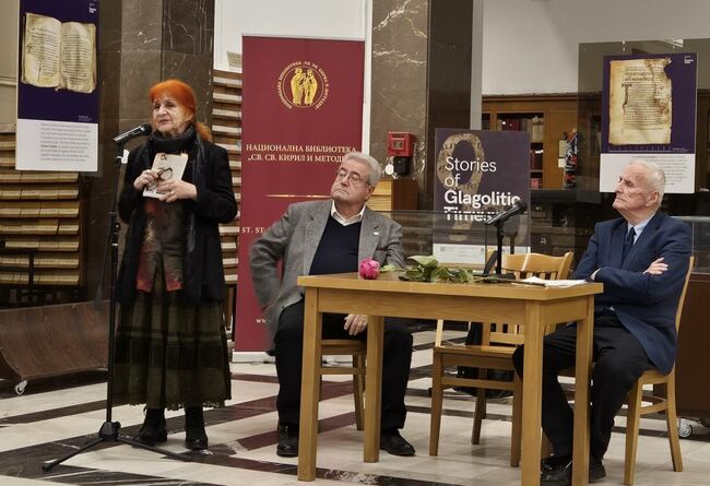 Поетесата Надя Попова представи новата си книга с избрани стихове „Азбука за слепи“ 