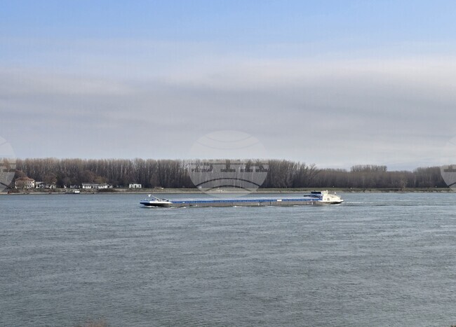 Поради лоши метеорологични условия фериботът по линията Оряхово-Бекет не се движи, съобщи "Гранична полиция"