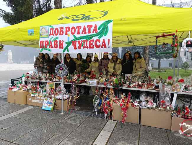 Коледните базари продължават в Разлог – „Добротата прави чудеса“ 