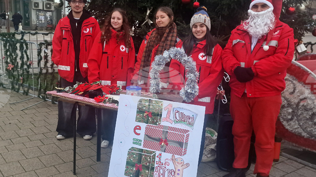 Млади доброволци от Търговище фотографират съграждани с благотворителна цел