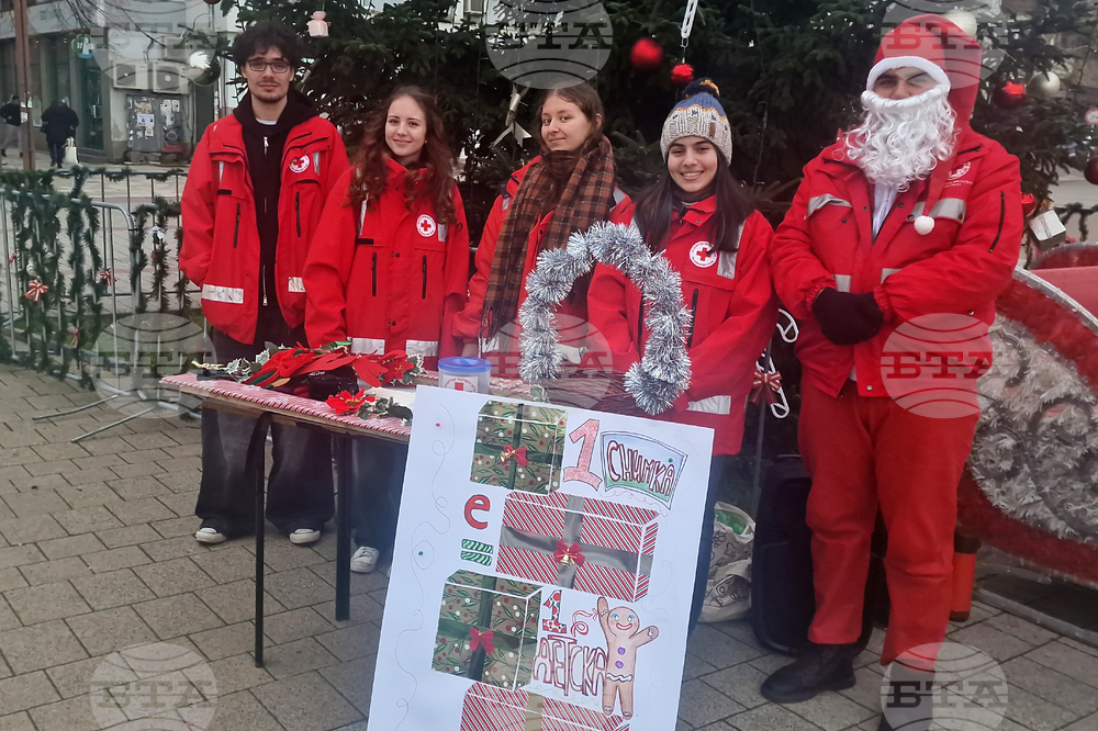 Млади доброволци от Търговище фотографират съграждани с благотворителна цел