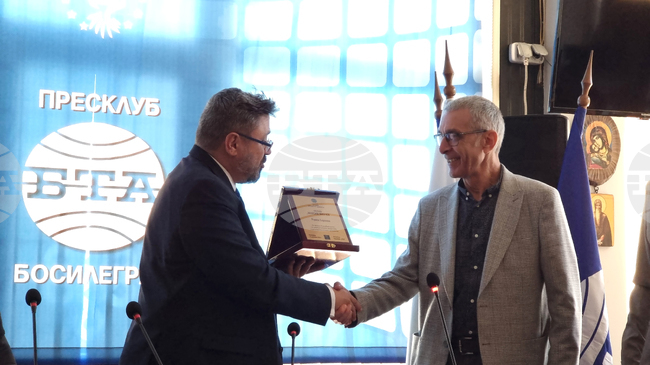 Organizer of Bosilegrad in Colors International Exhibition Presented with Maxim Minchev Award