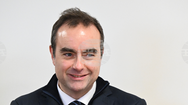 Френският премиер премахва от днес някои доживотни привилегии за бившите премиери и бившите вътрешни министри