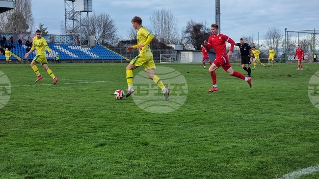 Есенният полусезон във Втора лига завърши с победа на Лудогорец II над Хебър в отложена среща