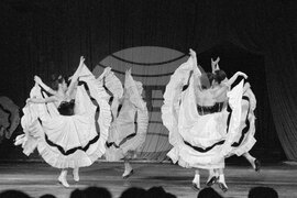 Международно балетно шоу „Париж върху лед“ в София