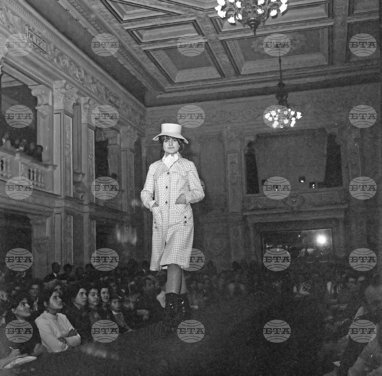 Ревю на модната къща „Валентина" във Военния клуб