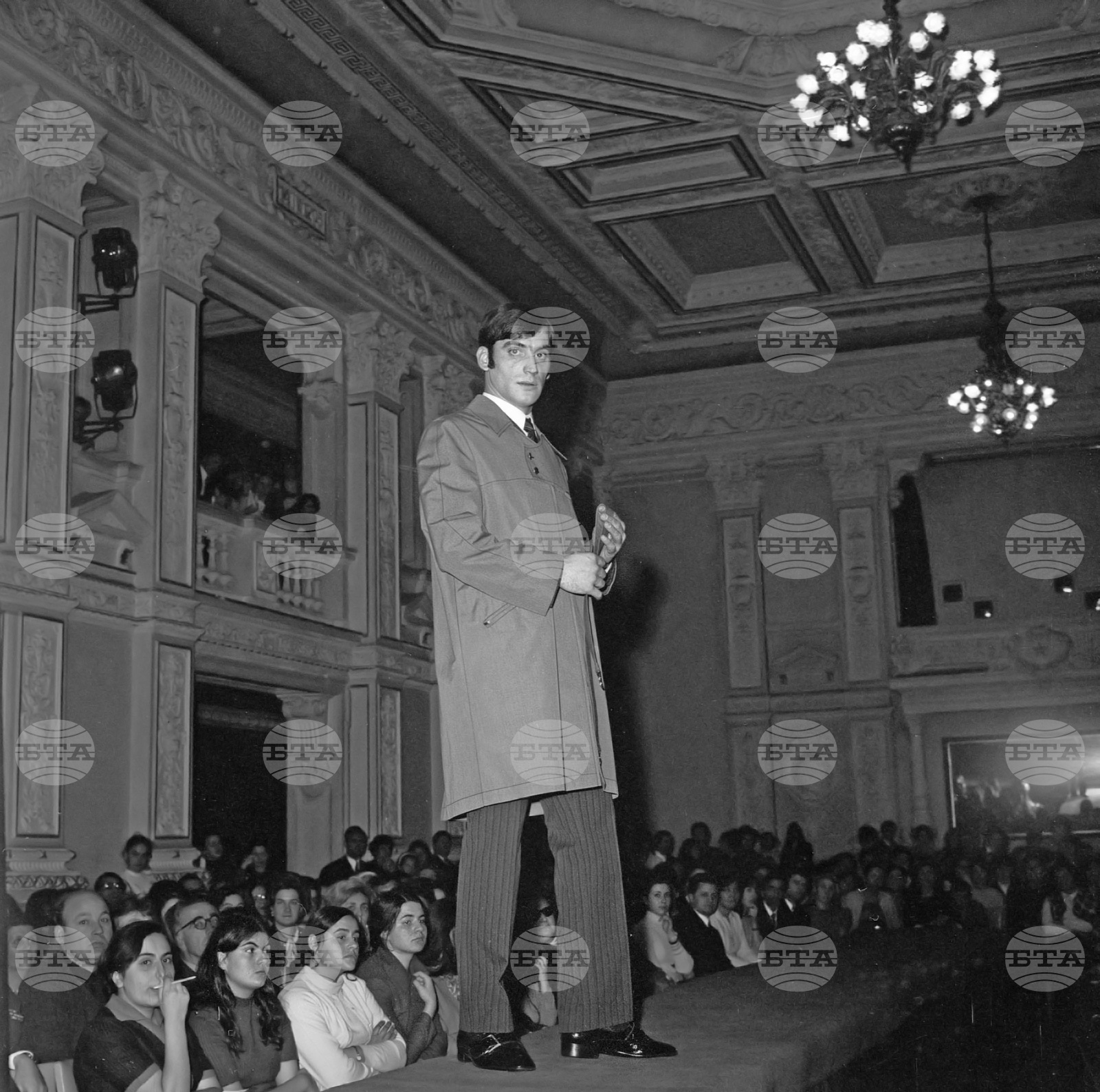 Ревю на модната къща „Валентина" във Военния клуб