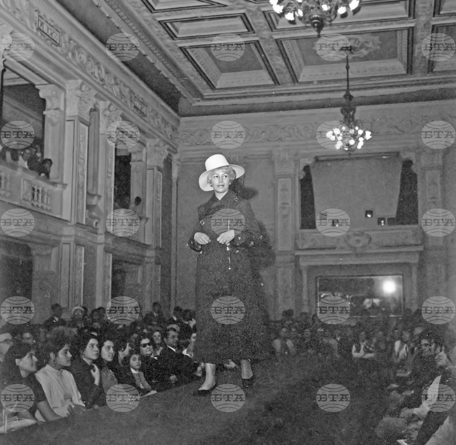 Ревю на модната къща „Валентина" във Военния клуб