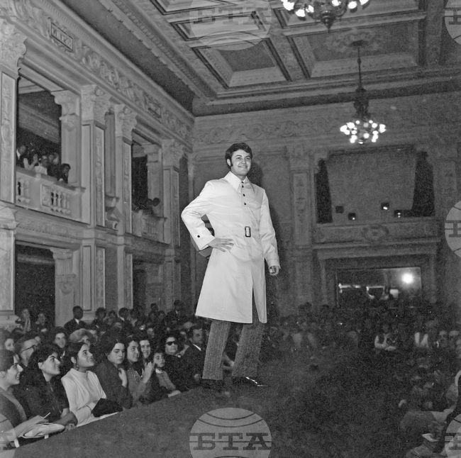 Ревю на модната къща „Валентина" във Военния клуб