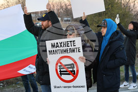 Пловдив - протест с искане за премахване на мантинелите и разширяване на пътя