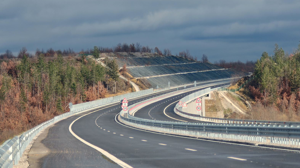 АПИ: Утре се пуска движението по новия 3 км участък от АМ „Хемус“ от п. в. „Дерманци“ до етапната връзка с път ІІІ-307 Луковит-Угърчин 