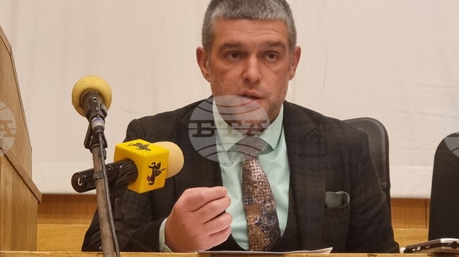 Няма да има промяна в размера на таксата за сметосъбиране през 2026 г., обяви на обществено обсъждане зам.-кметът на Перник Стефан Кръстев