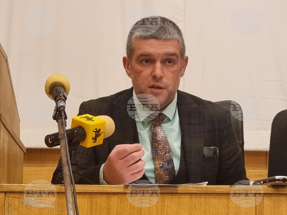 Няма да има промяна в размера на таксата за сметосъбиране през 2026 г., обяви на обществено обсъждане зам.-кметът на Перник Стефан Кръстев