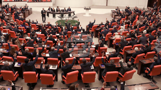 Удължиха с два месеца работата на Комисията по разоръжаване на ПКК в Меджлиса на Турция