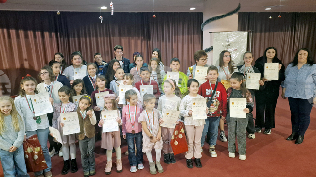 В Разград връчиха наградите на призьорите в Националния ученически конкурс по приложно изкуство „Коледни фантазии“