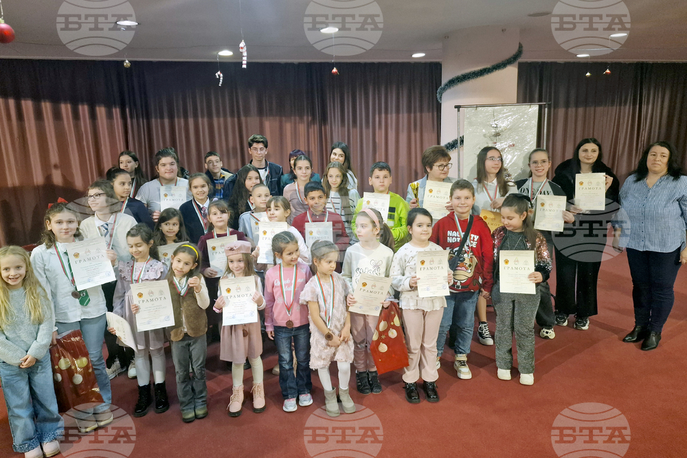 В Разград връчиха наградите на призьорите в Националния ученически конкурс по приложно изкуство „Коледни фантазии“