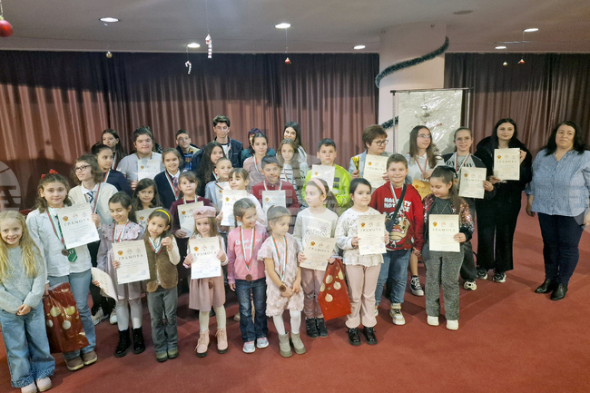 В Разград връчиха наградите на призьорите в Националния ученически конкурс по приложно изкуство „Коледни фантазии“