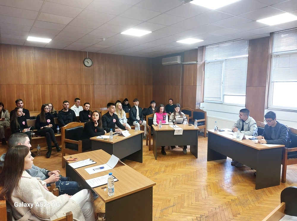 Окръжен съд – Кюстендил: Свободата да знаеш - кюстендилските деца за социалните медии