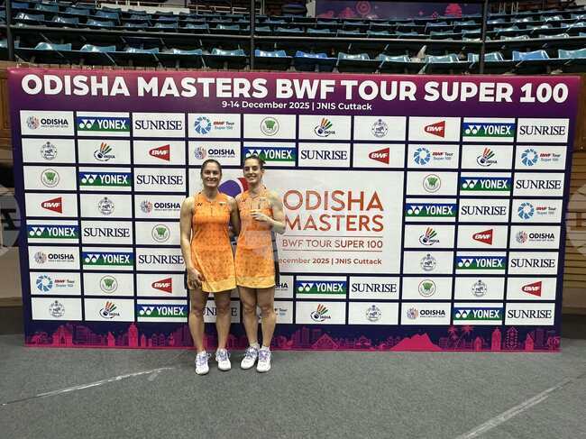 Стефани Стоева и Габриела Стоева се класираха за полуфиналите на двойки и си гарантираха медал от турнир по бадминтон в Индия