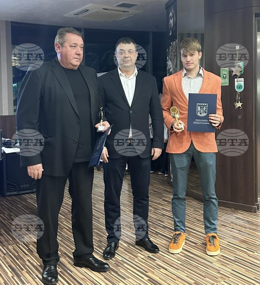 Плувецът Дарен Кирилов беше избран за спортист на годината в Силистра