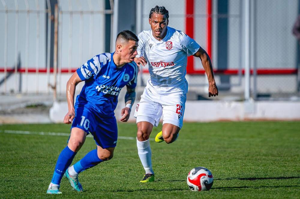 Лидерът в Югоизточната Трета лига ОФК Несебър се разделя с нападателя Стоячно Велинов