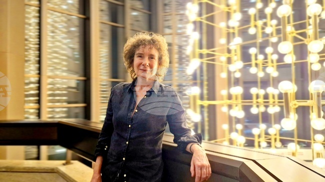 Бъдещето е в ръцете на новото поколение, каза в интервю пред БТА английската писателка Джанет Уинтърсън