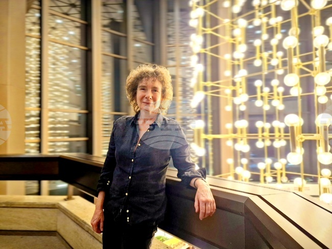 Бъдещето е в ръцете на новото поколение, каза в интервю пред БТА английската писателка Джанет Уинтърсън