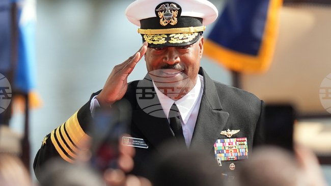 Адмиралът, начело на силите на САЩ в Латинска Америка, се оттегли от поста си