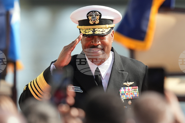 Адмиралът, начело на силите на САЩ в Латинска Америка, се оттегли от поста си