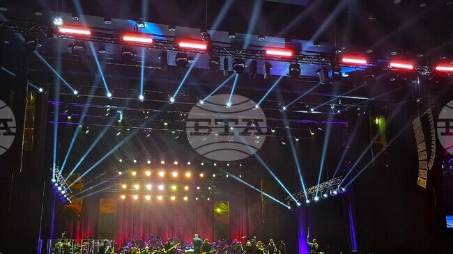 Малко гориво, много енергия и дух: Лили Иванова за пореден път изправи на крака зала 1 на НДК