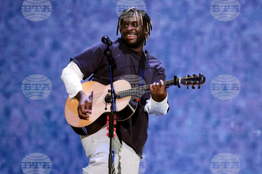 2025 Z100's iHeartRadio Jingle Ball - New York - Show