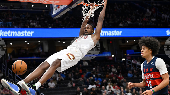 Центърът на Кливланд Кавалиърс Еван Мобли ще отсъства близо месец заради контузия