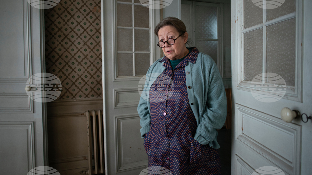 Film Review - Father Mother Sister Daughter