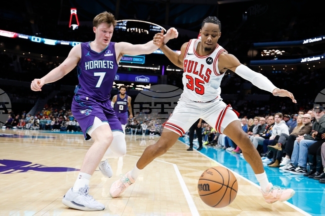 Чикаго надделя над Шарлът като гост в Националната баскетболна асоциация