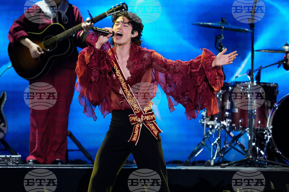 2025 Z100's iHeartRadio Jingle Ball - New York - Show