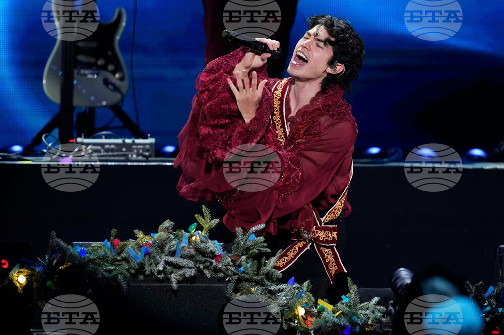 2025 Z100's iHeartRadio Jingle Ball - New York - Show